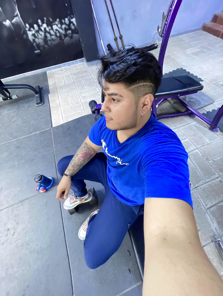 DenisHernz27's tweet photo. Una pajita después del Gym✊🏻🍆💦😈 https://t.co/b6g9jJhnZQ