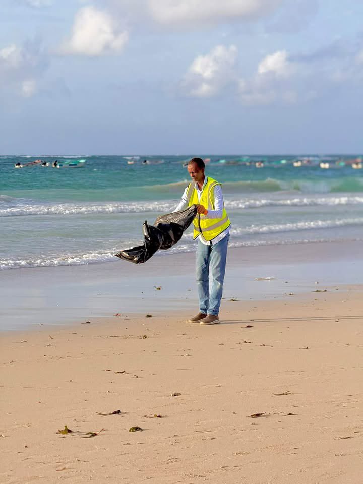 S_Ali0011's tweet photo. The Heroes who prevent our beach from becoming India. May Allah bless them
#Mogadishu https://t.co/zZs7Fl4iYI