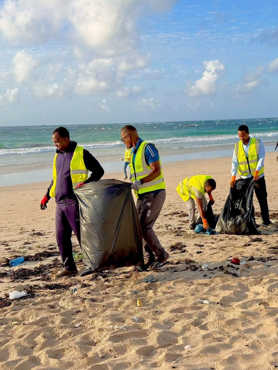 S_Ali0011's tweet photo. The Heroes who prevent our beach from becoming India. May Allah bless them
#Mogadishu https://t.co/zZs7Fl4iYI