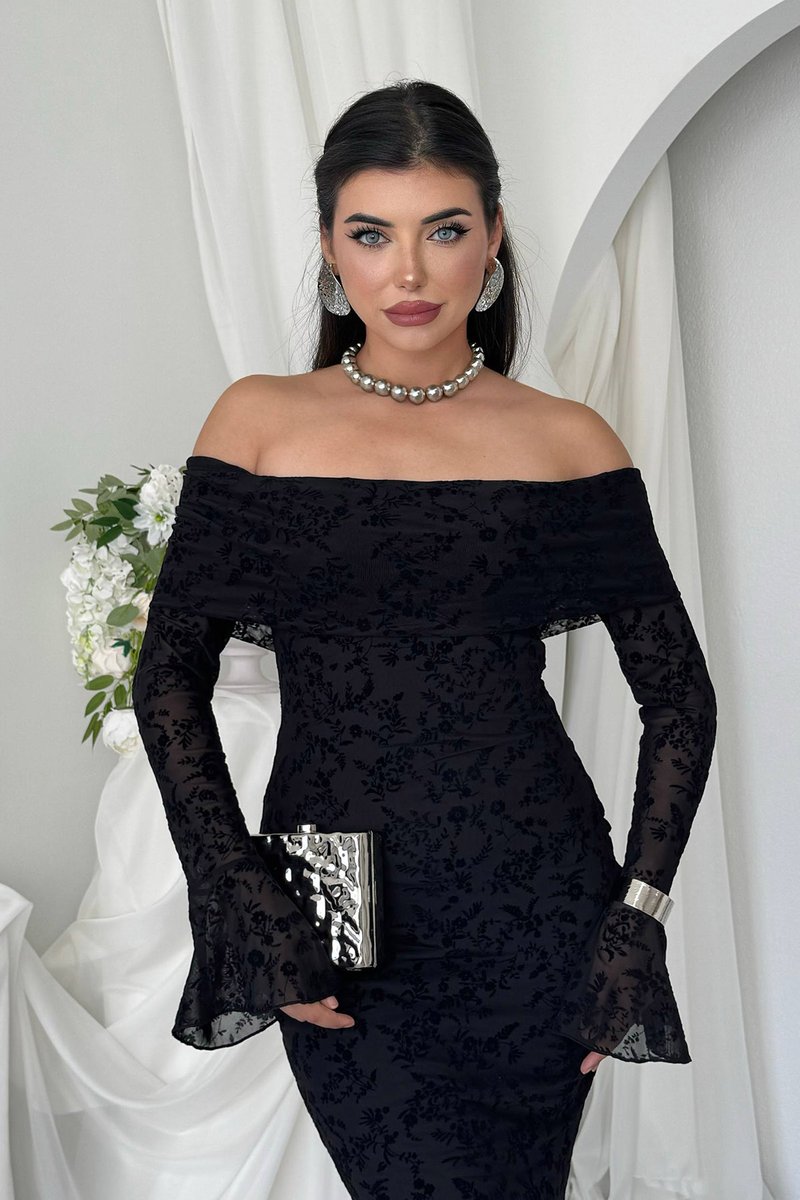 ortayacik's tweet photo. Siyah elbisenin en romantik hali. 🖤

Madonna yaka + kadife desen = geceye hazır.

🔗 Hemen İncele:
https://t.co/Cx262Ooo51 https://t.co/lGKAYkltaf