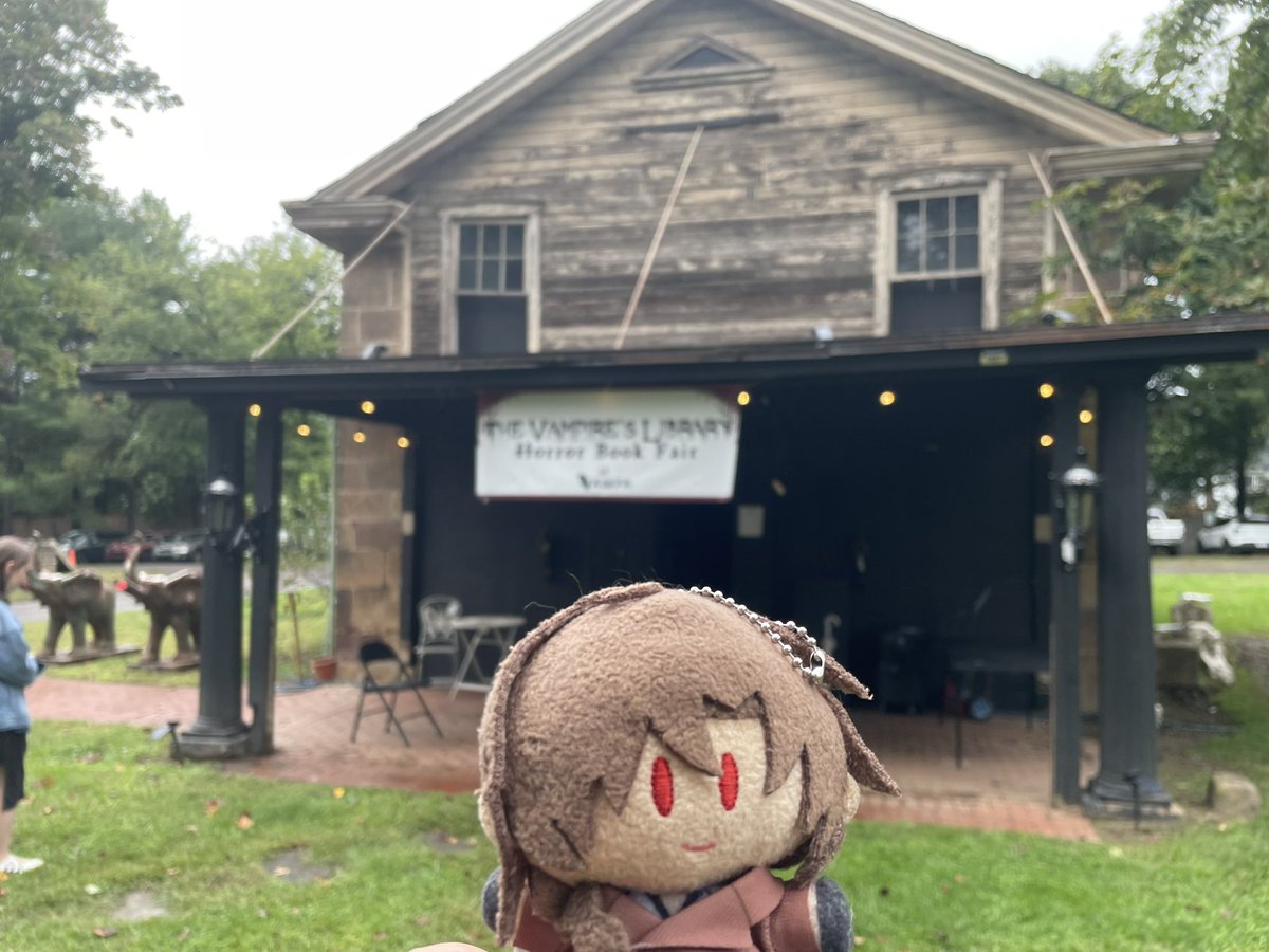 agoodflower's tweet photo. Went to an indie horror book fair hosted by a vampire museum in my home state! 🦇💖 https://t.co/N3x5afiM6N