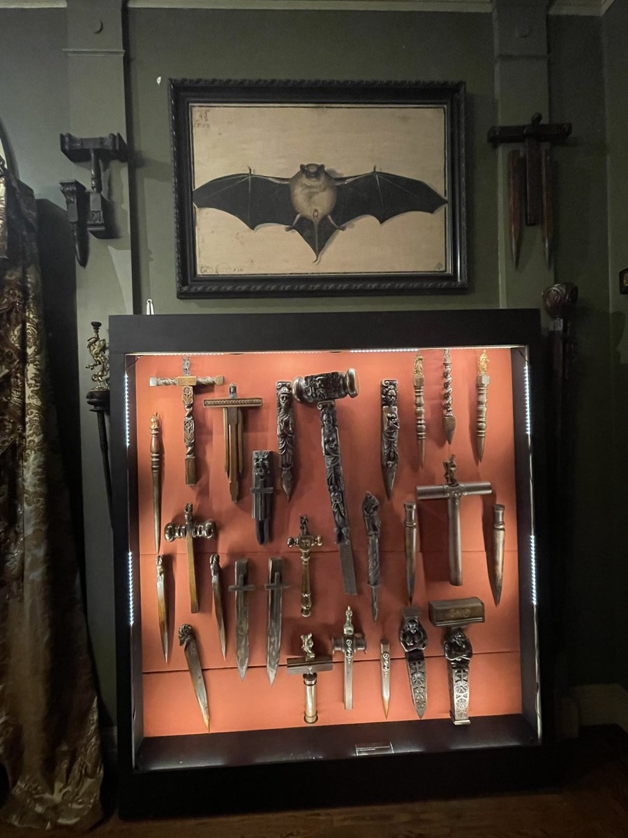 agoodflower's tweet photo. Went to an indie horror book fair hosted by a vampire museum in my home state! 🦇💖 https://t.co/N3x5afiM6N