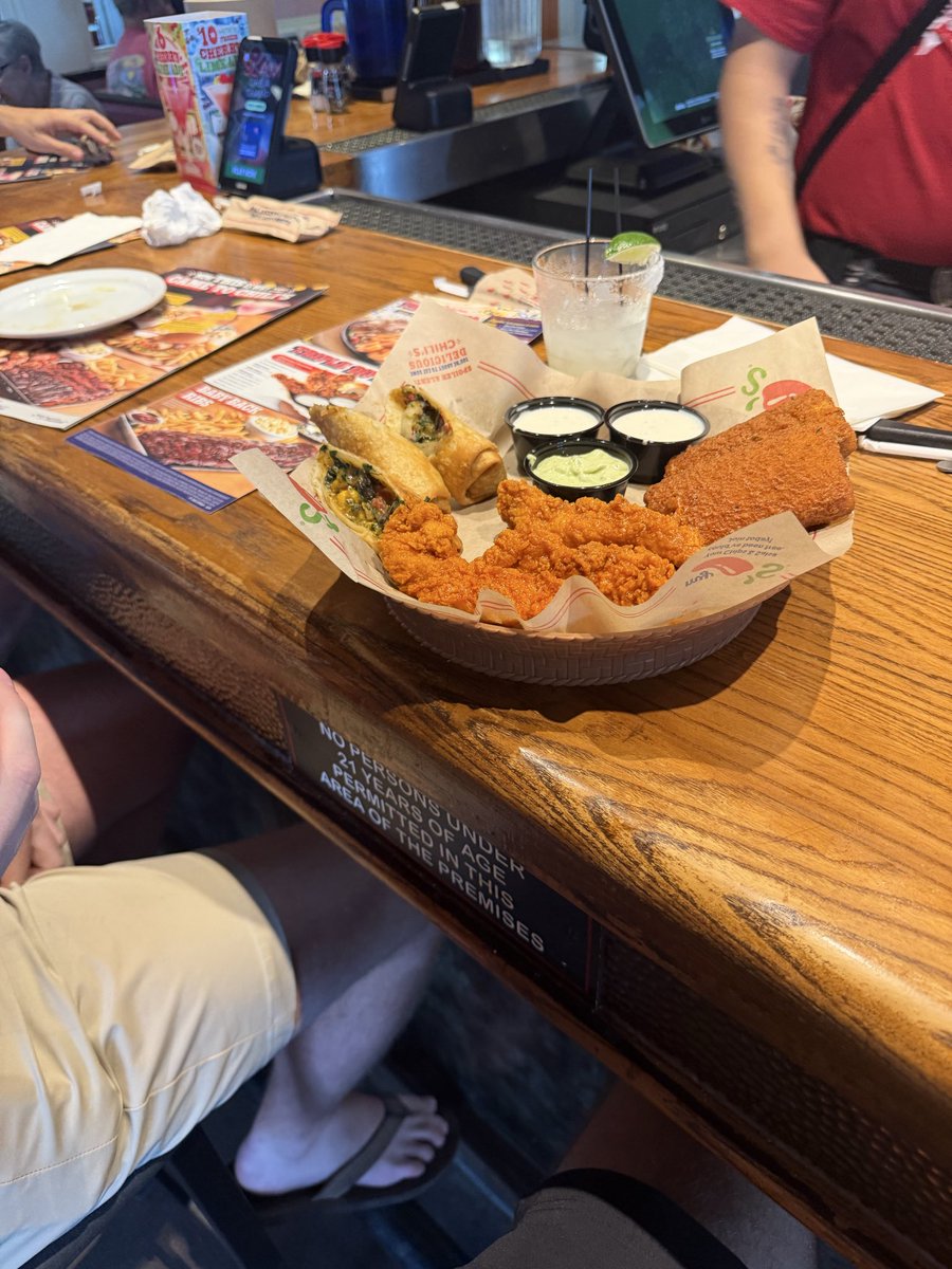 BagmanReggie's tweet photo. let me and @kylemonangai25 know if yall wanna see a chili’s cheese pull https://t.co/lEMNYn1zQK