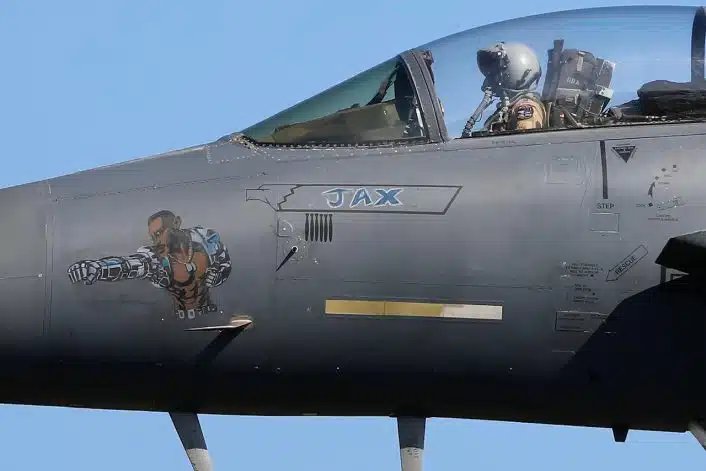 RedAlertlr's tweet photo. 🔴 بازگشت F-15Eهای بال چهارم شکاری آمریکا از جنگ ایران؛ نقاشی‌های «مورتال کامبت» و نشان‌های انهدام پهپادهای شاهد!

  ۲۶ سپتامبر ۲۰۲۶

✍️بدلیل محدودیت‌های موجود در انتشار محتوای بلند، از شما دعوت می‌کنم متن کامل این مقاله را در کانال تلگرامی ما دنبال کنید.
https://t.co/6ttIiQXWGx https://t.co/T3UWvOfsOv