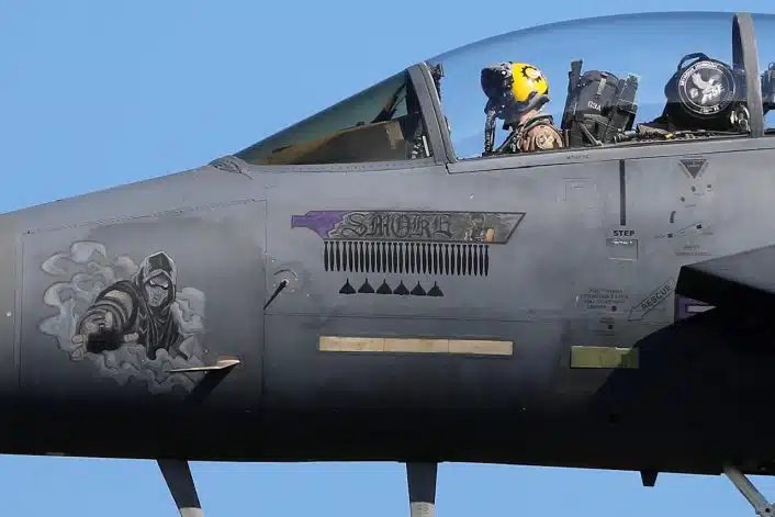 RedAlertlr's tweet photo. 🔴 بازگشت F-15Eهای بال چهارم شکاری آمریکا از جنگ ایران؛ نقاشی‌های «مورتال کامبت» و نشان‌های انهدام پهپادهای شاهد!

  ۲۶ سپتامبر ۲۰۲۶

✍️بدلیل محدودیت‌های موجود در انتشار محتوای بلند، از شما دعوت می‌کنم متن کامل این مقاله را در کانال تلگرامی ما دنبال کنید.
https://t.co/6ttIiQXWGx https://t.co/T3UWvOfsOv