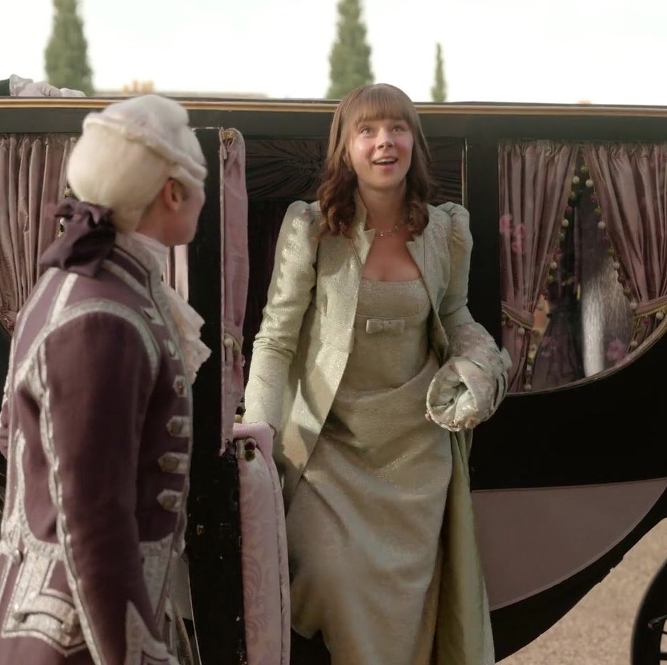 eloiseverse's tweet photo. Eloise's first appearance in every Bridgerton season https://t.co/DRpjOSyJsQ