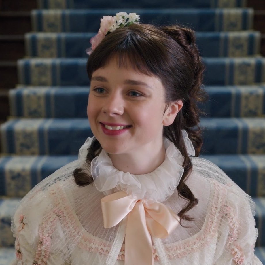 eloiseverse's tweet photo. Eloise's first appearance in every Bridgerton season https://t.co/DRpjOSyJsQ