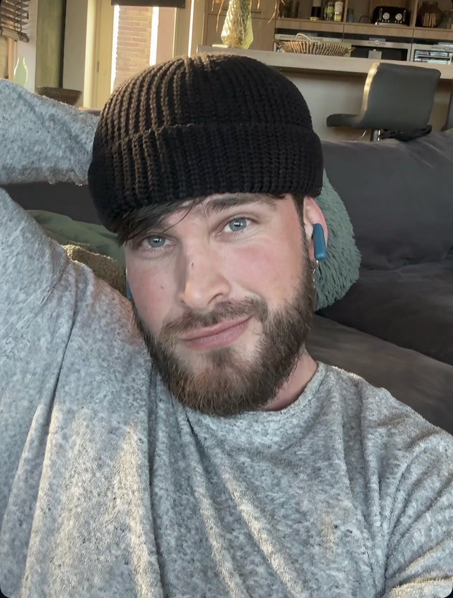 BrianEros1994's tweet photo. With face😉 https://t.co/IXKaHPj7HA