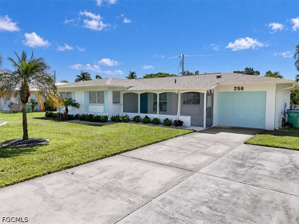 APetrizze's tweet photo. New Listing: 256 SE 46th TER, Cape Coral — 3-bed, 2-bath pool home remodeled in 2023. $369,000
https://t.co/eObxF9MVRo https://t.co/a37cXzHS5u