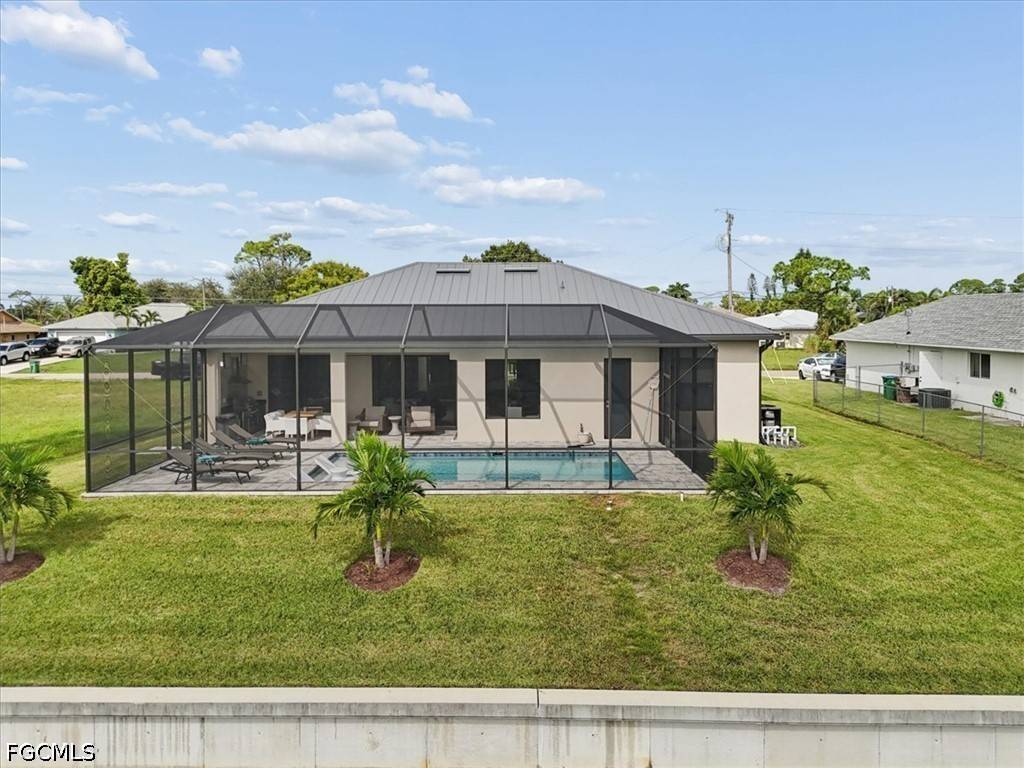 APetrizze's tweet photo. New Listing: 2001 SW 8th CT, Cape Coral. 3-bed pool home with Highlander Canal views, built 2023. $684,900. #NewListing
https://t.co/VkpTn7Z35z https://t.co/z08JOcXW1X