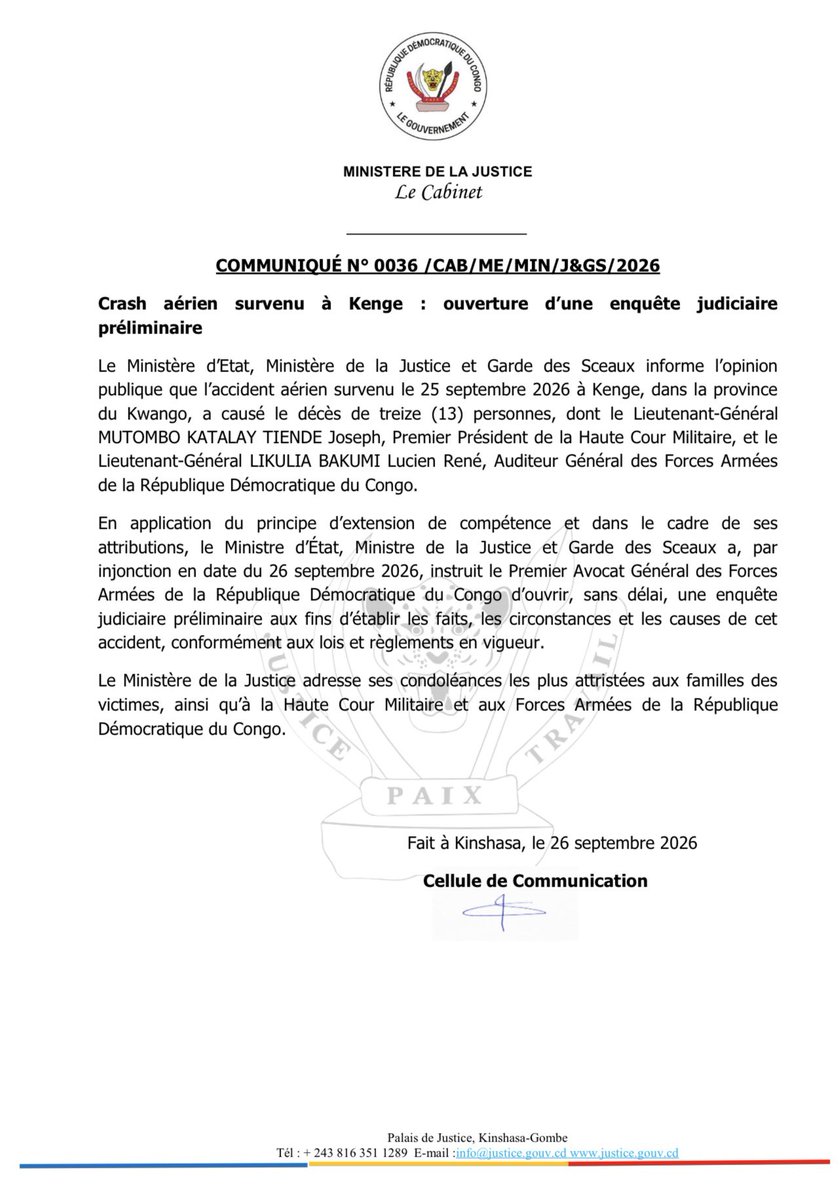 wika_theresia's tweet photo. #COMMUNIQUÉ N° 0036 /CAB/ME/MIN/J&GS/2026 

Crash aérien survenu à Kenge : ouverture d'une enquête judiciaire préliminaire
Le Ministère d'Etat, Ministère de la Justice et Garde des Sceaux («@NgefaGuillaume )informe l'opinion publique que l'accident aérien survenu le 25 septembre 2026 à Kenge, dans la province du Kwango, a causé le décès de treize (13) personnes, dont le Lieutenant-Général MUTOMBO KATALAY TIENDE Joseph, Premier Président de la Haute Cour Militaire, et le Lieutenant-Général LIKULIA BAKUMI Lucien René, Auditeur Général des Forces Armées de la République Démocratique du Congo.
En application du principe d'extension de compétence et dans le cadre de ses attributions, le Ministre d'État, Ministre de la Justice et Garde des Sceaux a, par injonction en date du 26 septembre 2026, instruit le Premier Avocat Général des Forces Armées de la République Démocratique du Congo d'ouvrir, sans délai, une enquête judiciaire préliminaire aux fins d'établir les faits, les circonstances et les causes de cet accident, conformément aux lois et règlements en vigueur.
Le Ministère de la Justice adresse ses condoléances les plus attristées aux familles des victimes, ainsi qu'a la Haute Cour Militaire et aux Forces Armées de la République.
@Presidence_RDC 
@PrimatureRDC , @FARDC_Info