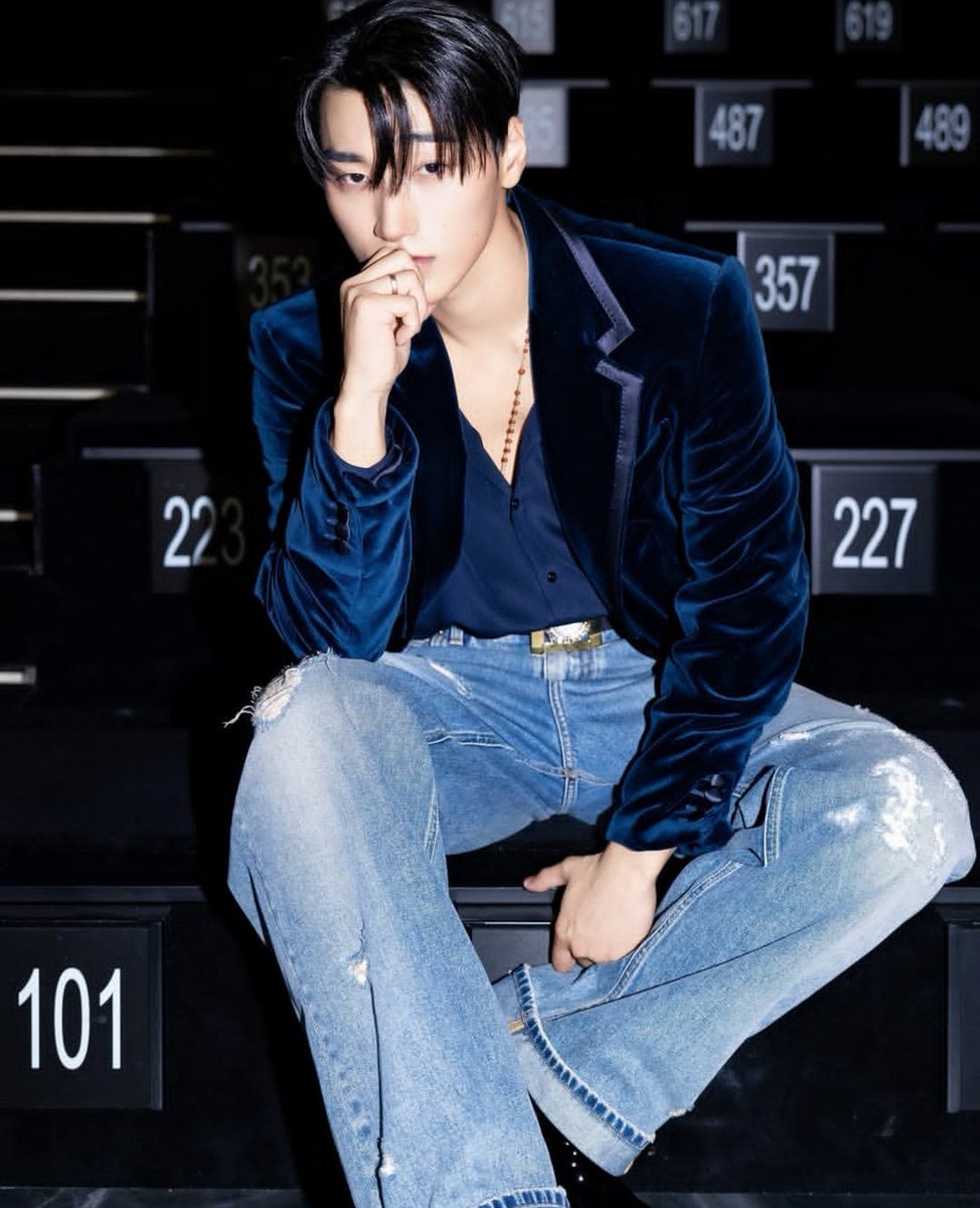 FashionistD's tweet photo. Once more #SAN defines PERFECTION wearing DOLCE &amp; GABBANA 🤌✨ https://t.co/ZDzcGDj3N3