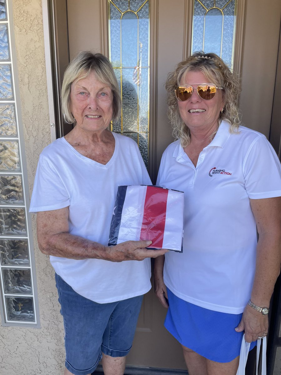 LaraGoodell's tweet photo. Knock knock here we come! @TPAction engaging w voters!VOTE @andybiggs4az , @marygoodfellow @TexPolesky https://t.co/q27OyUCT6v