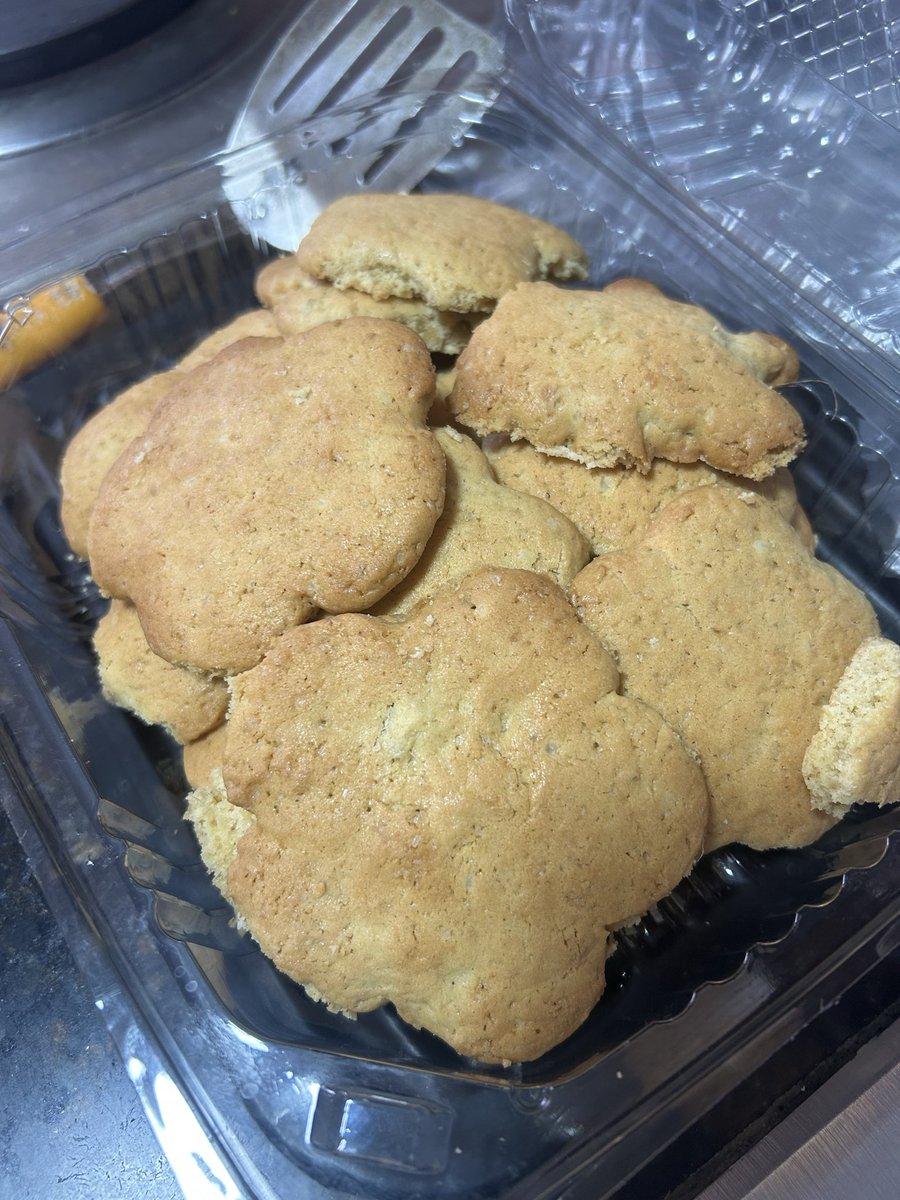 TheKitchenCode1's tweet photo. Ginger cookies are a great idea if you'd like to try something different. Ginger is a very versatile ingredient and can be used in all kinds of dishes. These cookies were our first attempt, and they turned out really good. Highly recommended! 🍪✨✅ https://t.co/QyZ4tCvE08