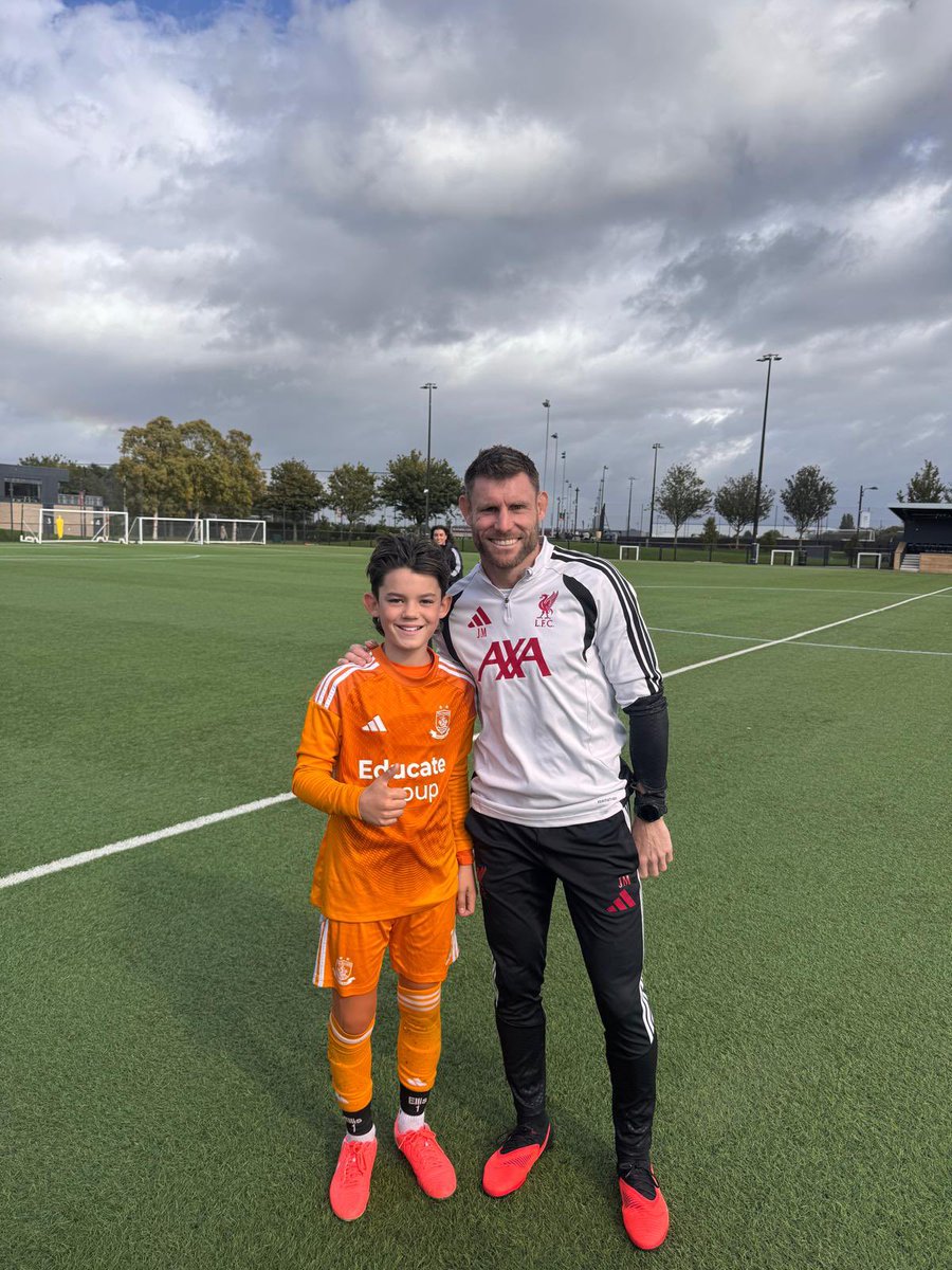 the_nomads's tweet photo. Another fantastic experience for the Connah’s Quay Nomads academy earlier today, this time for our U12 Boys group, who travelled to @LFCAcademyX🤝⚽️

Thank you to Liverpool FC for being such great hosts, and thank you to @JamesMilner for taking time to grab a photo with our lads❤️

#NomadsNeverDie #Academy #OneClub #Liverpool #LFC