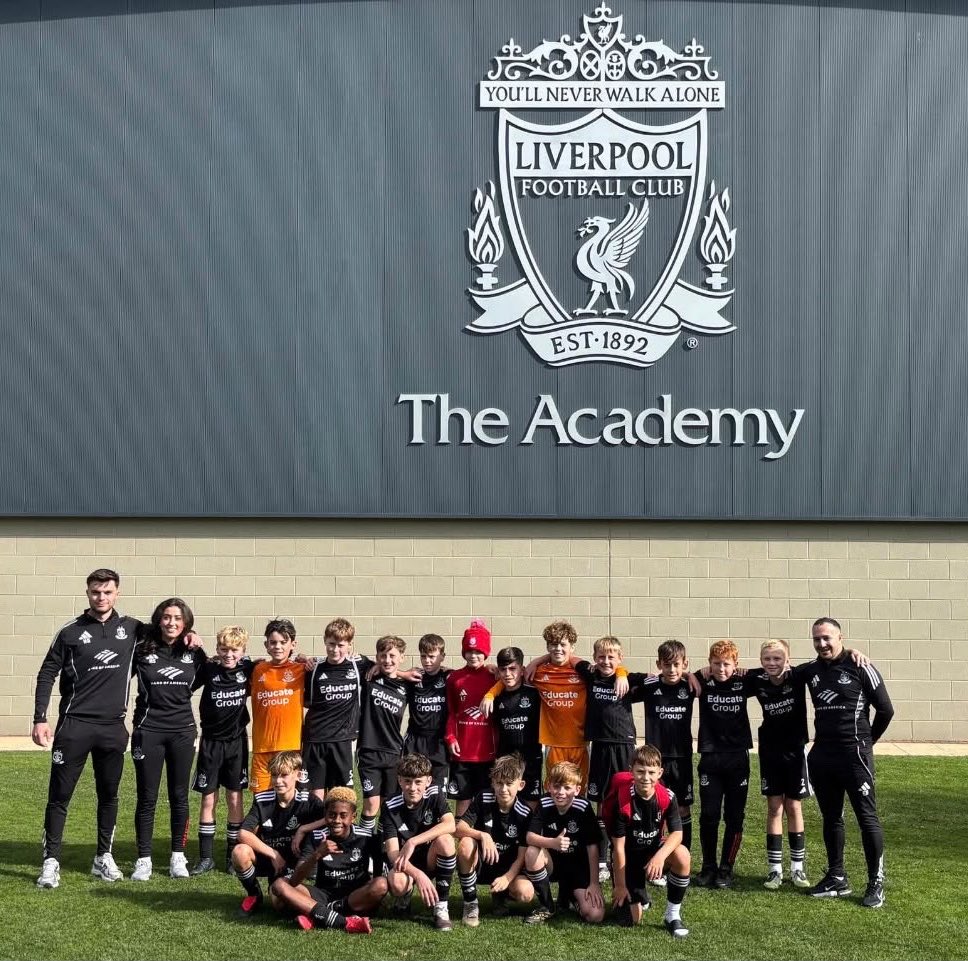 the_nomads's tweet photo. Another fantastic experience for the Connah’s Quay Nomads academy earlier today, this time for our U12 Boys group, who travelled to @LFCAcademyX🤝⚽️

Thank you to Liverpool FC for being such great hosts, and thank you to @JamesMilner for taking time to grab a photo with our lads❤️

#NomadsNeverDie #Academy #OneClub #Liverpool #LFC