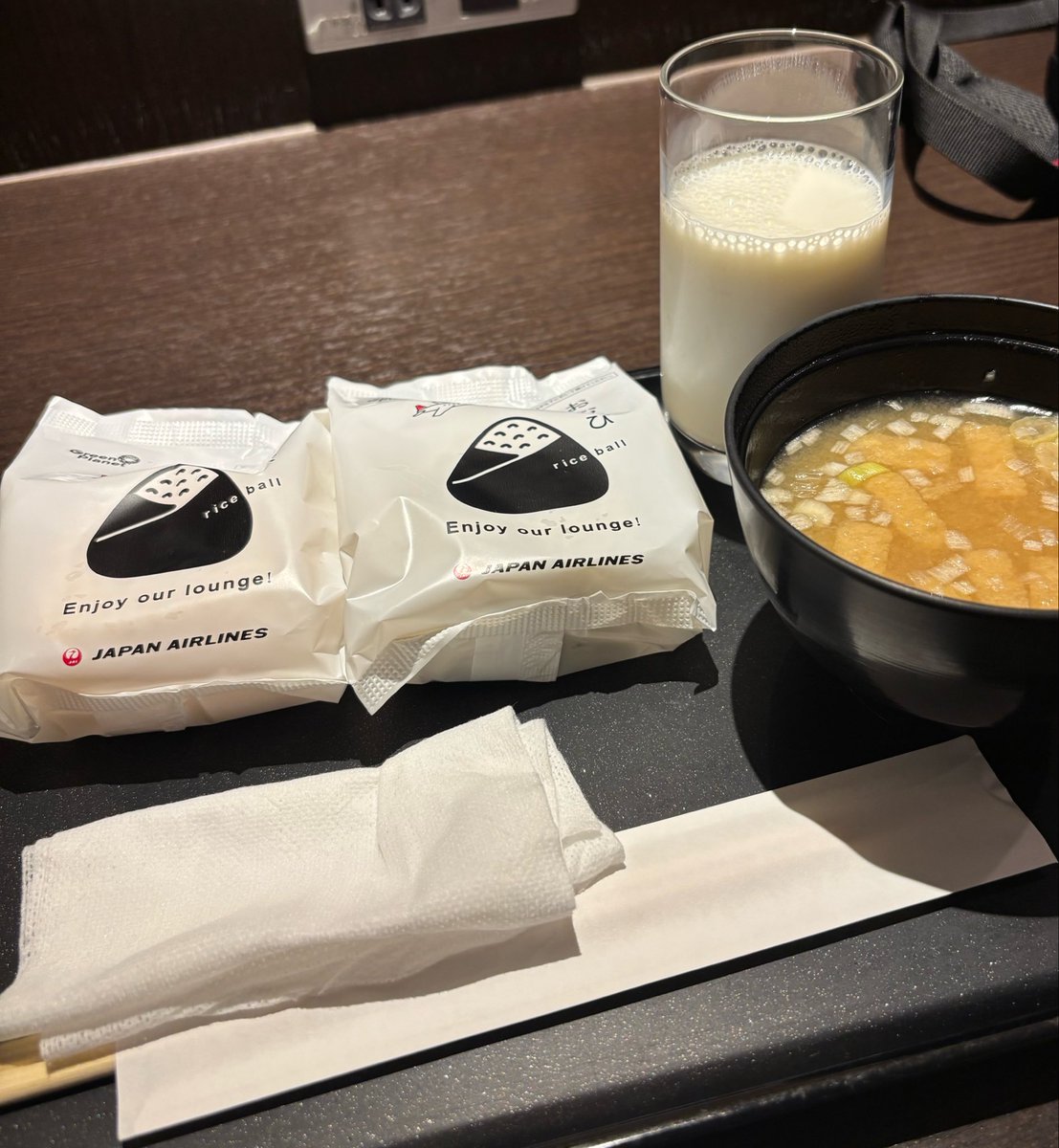 K2_PC_981S's tweet photo. 今月羽田朝メシ何回目だろ
流石に飽きてきた🍙
家いる時は野菜食いまくってます🥦
キャプテン・デイビスしてきます🧑‍✈️
ストームライダー🌀 https://t.co/SXtlcUQtmY