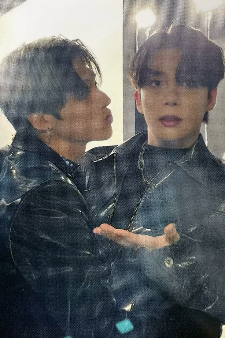 jhs_rev's tweet photo. it's them https://t.co/WoUROJj2l5