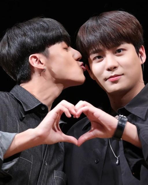 jhs_rev's tweet photo. it's them https://t.co/WoUROJj2l5