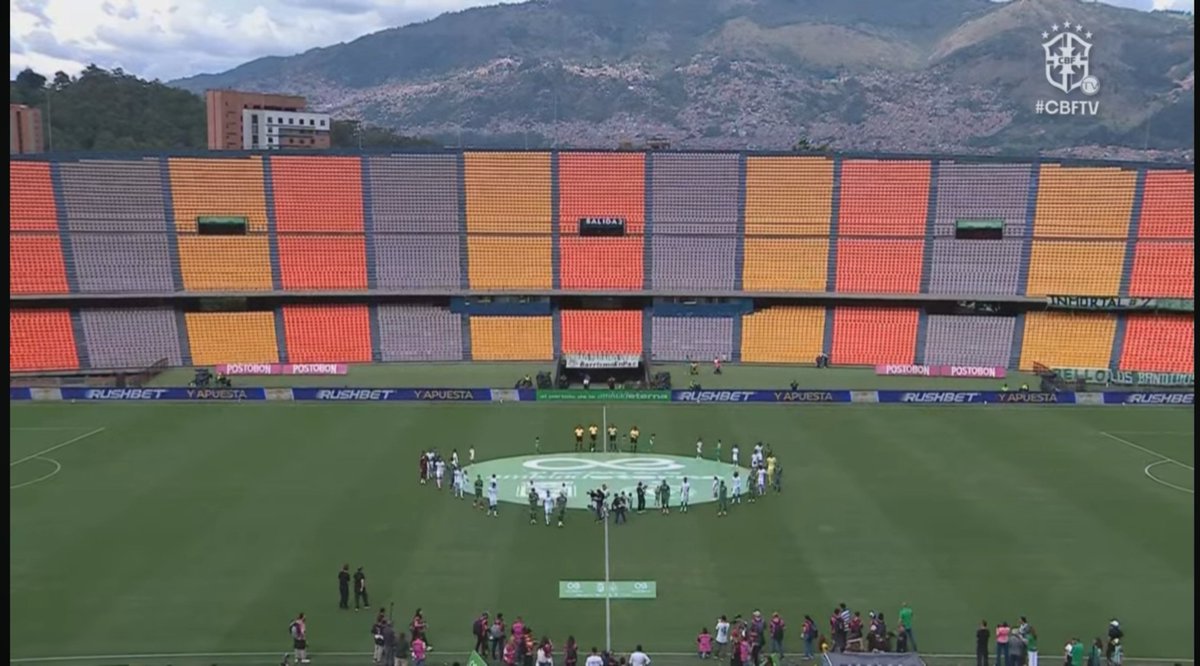 chapecoenseARG's tweet photo. Tribuna vacía en el amistoso entre atlético nacional vs chapecoense 

Entiendo que estamos en plena fecha fifa que juega la seleccion colombiana y es un amistoso y no un partido oficial pero es una verdadera pena que haya muy poca gente en este amistoso entre 2 clubes hermanos🥲 https://t.co/Q35dFMwPYw