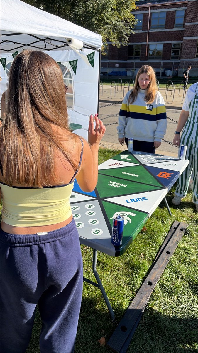 JonJonesLeftNut's tweet photo. Michigan colors at NEBRASKA VS MSU tailgate… #shrink #fag #dumbwhores https://t.co/aNW8KTzQip