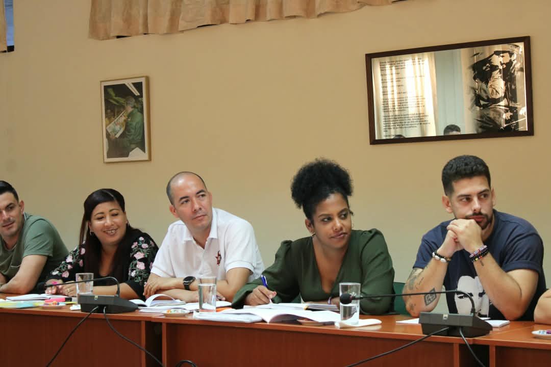 UJCdeCuba's tweet photo. Hoy sostuvimos un encuentro entre los primeros secretarios del país y el Buró Nacional de la #UJCdeCuba, en el que estuvo presente el miembro del Buró Político y Secretario de Organización del Comité Central del Partido Comunista de Cuba Dr. Roberto Morales Ojeda. https://t.co/DXtyKeZRkW