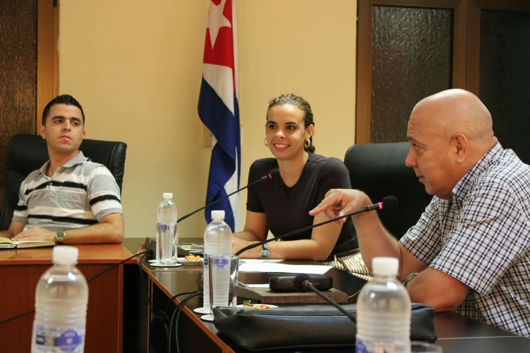 UJCdeCuba's tweet photo. En el espacio se debatió sobre las prioridades del país y de la organización política. Fue ratificada la confianza en los jóvenes y en todo lo que estos pueden aportar a la sociedad. El papel de la juventud es decisivo en los momentos actuales. 

#CubaEstáFirme https://t.co/hb4GDnVvUi