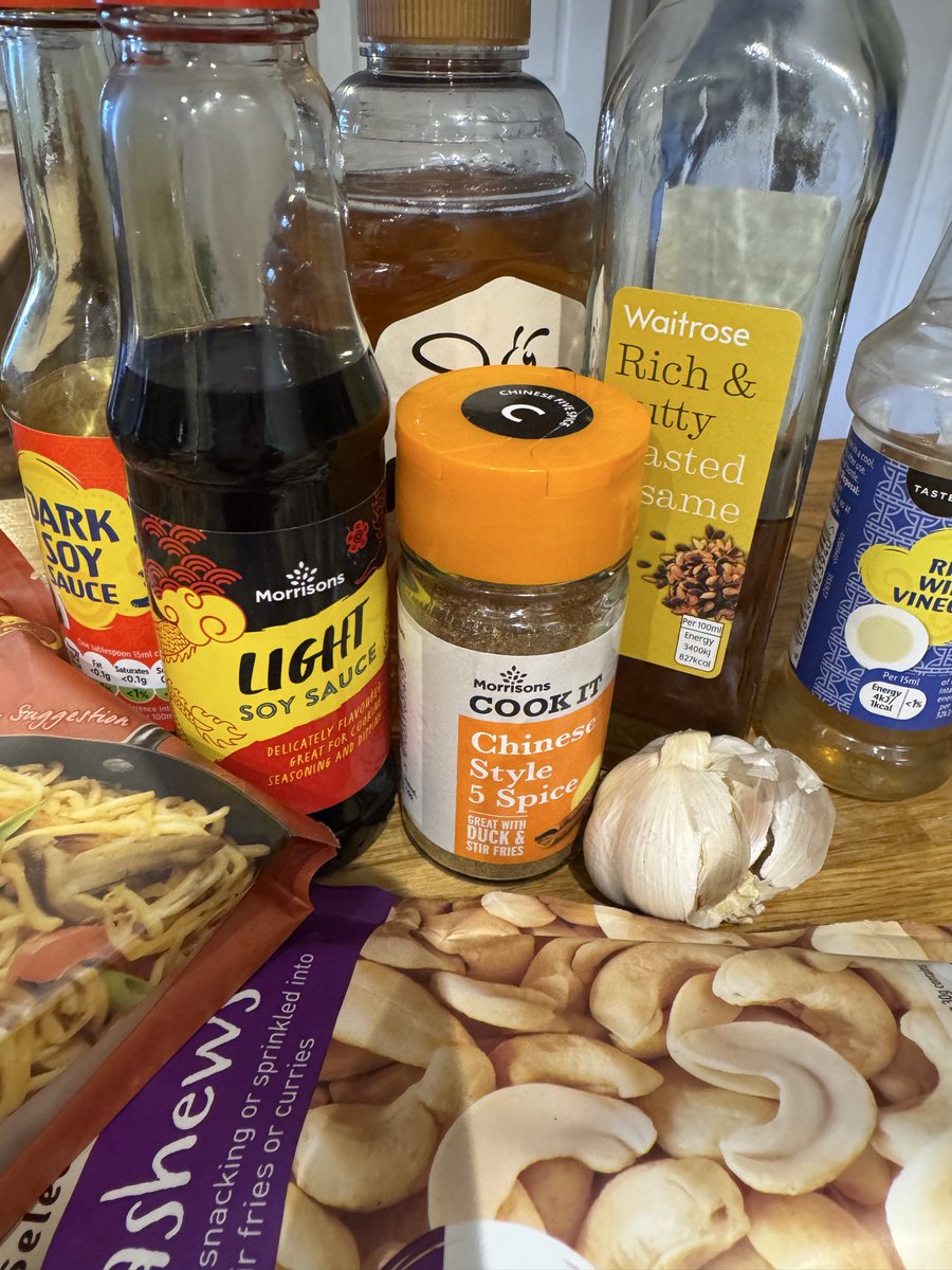 traceyrennard's tweet photo. Cooking up a Chinese supper for the family 🥢🥡 https://t.co/X7yuIVqB1g