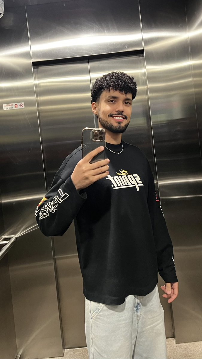 felipekemps's tweet photo. No prédio que eu estou não pode ficar sem camisa 🔞 https://t.co/U4kDQ4Edsv