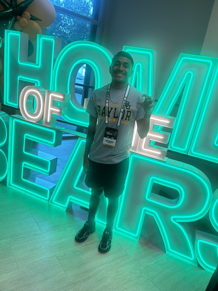 Nolimit_Ace10's tweet photo. Had a great time at Baylor today with the Win over Colorado.Thanks @CoachBoEls for the opportunity and an amazing day. It was great Taking tips and meeting new people. @dmflores15 @TaftRaider @TaftFootballREC @CoachMolina_ @RStade34 @CoachFalcon210 https://t.co/8n3oFgnStH