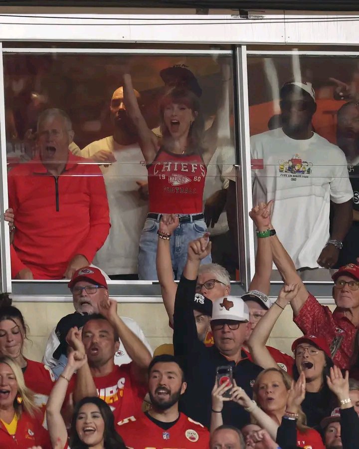 Swift Chiefs game outfit Taylor Swift Chiefs game day look September 2026