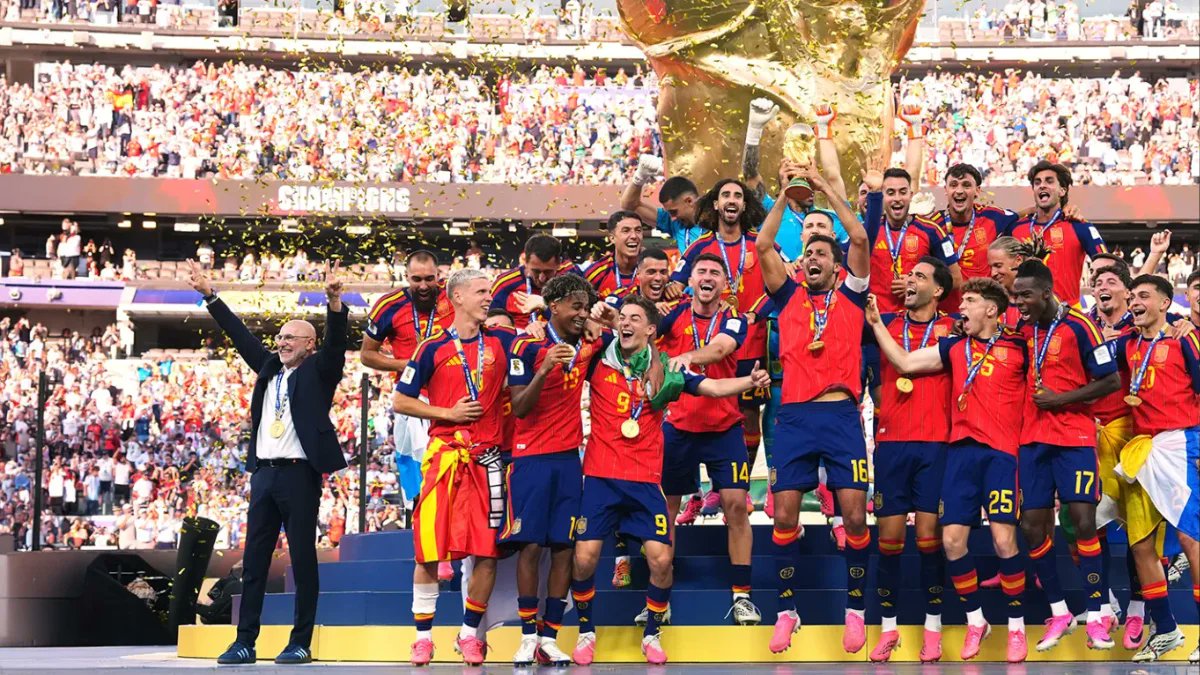 2010MisterChip's tweet photo. ENG 2-3 ESP (FT)

España se ha enfrentado en los últimos 2 años a NUEVE selecciones campeonas del mundo

Italia
Alemania
Francia
Inglaterra
Francia
Uruguay
Francia
Argentina
Inglaterra

HA GANADO LOS NUEVE PARTIDOS

ES SURREALISTA

LA MEJOR SELECCIÓN DEL PLANETA

DE LEJOS https://t.co/i41tDZmJ1l