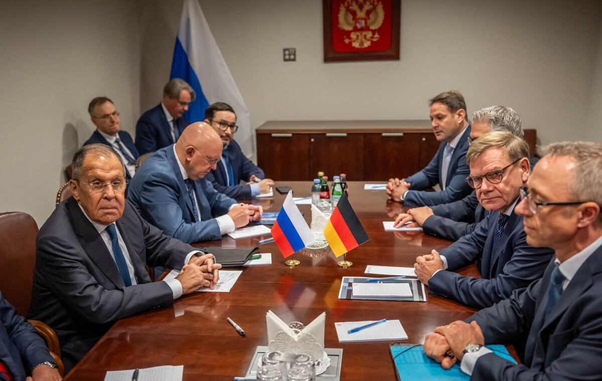 PotokInfo's tweet photo. ANCHORAGE REVISITED. THE EU IS TO BLAME. UNTIL WINTER
Lavrov from the UN podium: Russia is ready to return to the Anchorage agreements. According to him, the European Union is to blame for the breakdown. On the sidelines, a rare meeting took place with German Foreign Minister Wadeful. According to Lavrov, no new proposals were put forward.
Trump is singing the same tune again: let Kyiv and Moscow end the war before winter. There is a deadline, but no written agreement.
Back home, the picture is clear: ‘United Russia’ has secured 349 seats – the constitutional majority is assured.
The podium speaks of peace. The calendar speaks of winter. The Duma’s composition has already been decided.
#Lavrov #UN #Anchorage #Trump #Ukraine #UnitedRussia #StateDuma