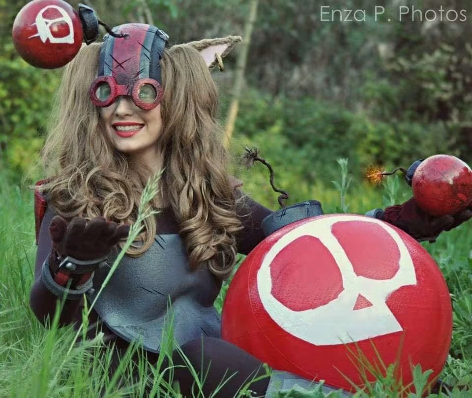 federicadipaolo's tweet photo. @playriftbound asking for some bombs?? 💥💥🔜 im coming back with my iconic cosplay ZIGGS OFC

#RBradiance #Ziggs #riftbound https://t.co/RzbmVtqQmz