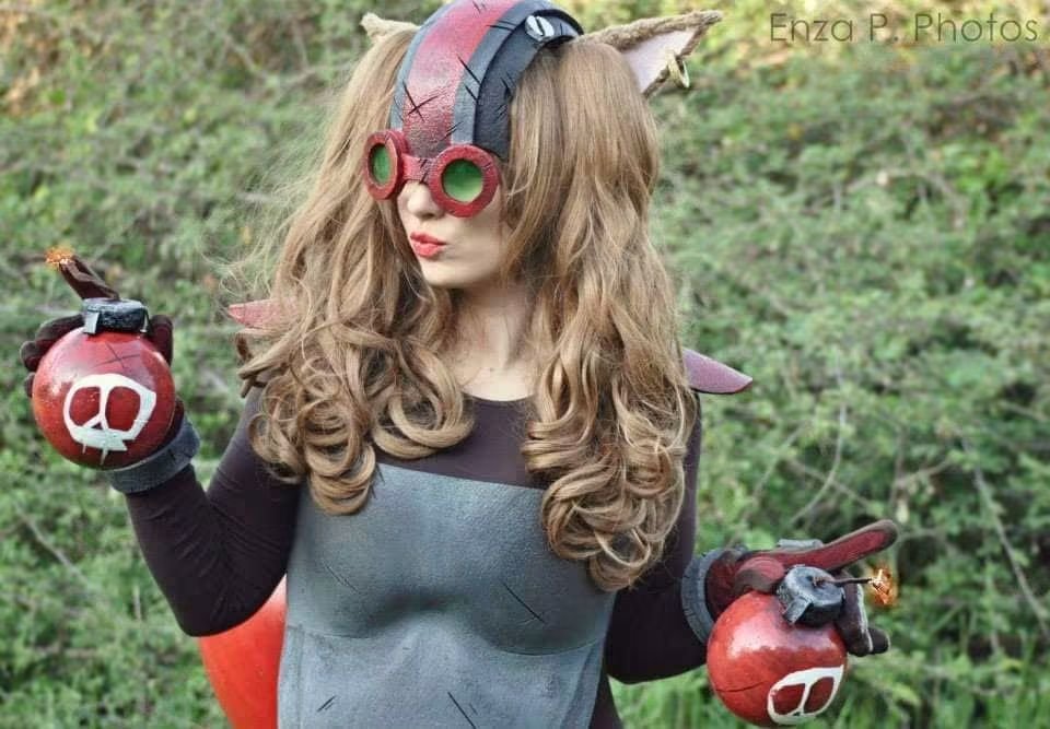 federicadipaolo's tweet photo. @playriftbound asking for some bombs?? 💥💥🔜 im coming back with my iconic cosplay ZIGGS OFC

#RBradiance #Ziggs #riftbound https://t.co/RzbmVtqQmz