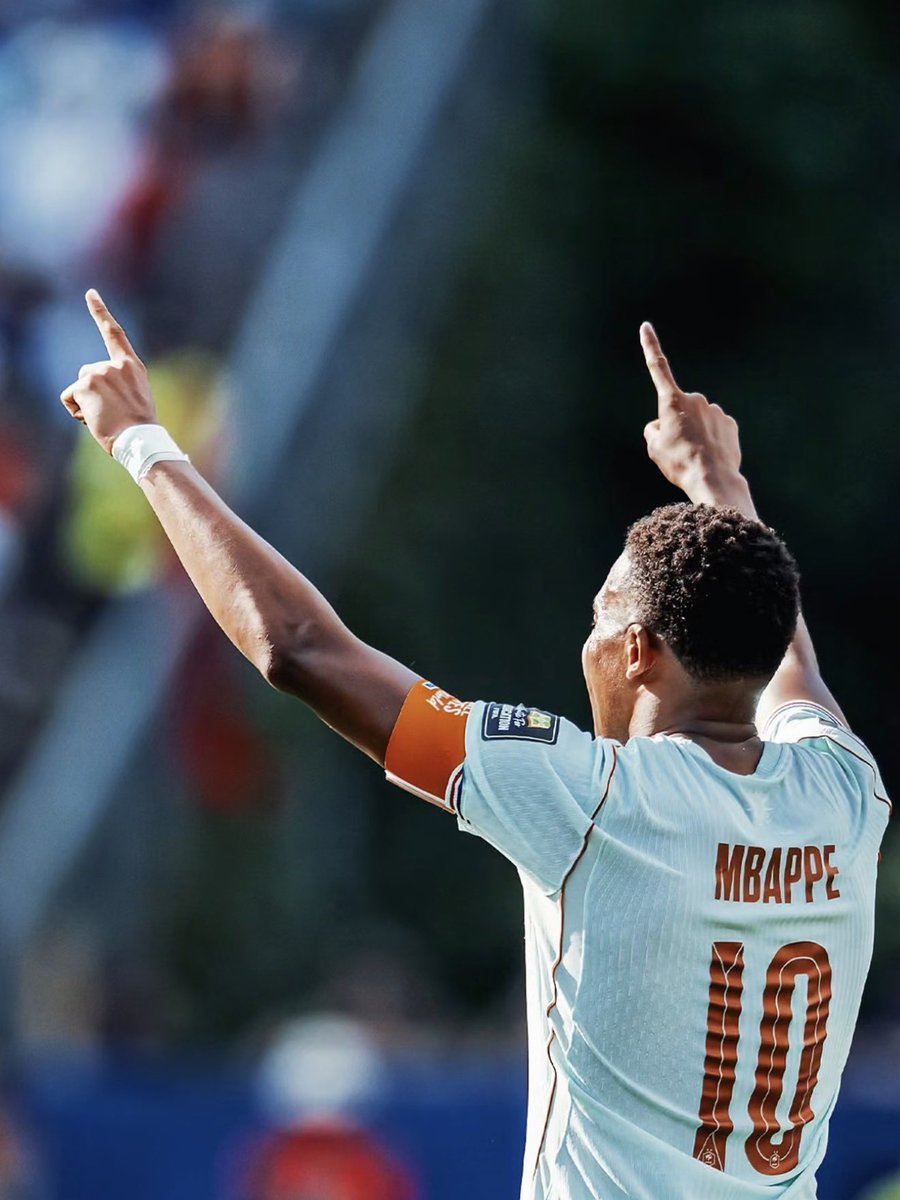 Kylian's tweet photo. The world watched Kylian Mbappé cement his status as the greatest World Cup player ever at 27. Most Golden Boots won, all-time scoring record claimed ahead of Messi. 

Kane and Yamal couldn’t keep up with his first campaign, let alone this year. 

The Ballon d’Or has to be his. https://t.co/pWbC7qf5EY