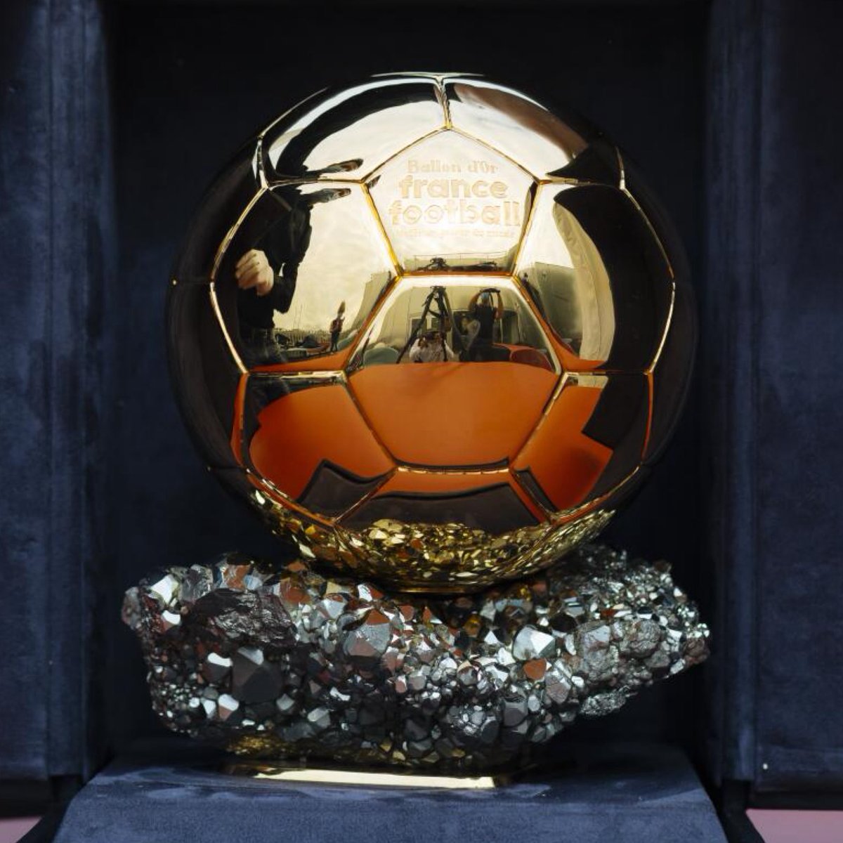 Kylian's tweet photo. The world watched Kylian Mbappé cement his status as the greatest World Cup player ever at 27. Most Golden Boots won, all-time scoring record claimed ahead of Messi. 

Kane and Yamal couldn’t keep up with his first campaign, let alone this year. 

The Ballon d’Or has to be his. https://t.co/pWbC7qf5EY