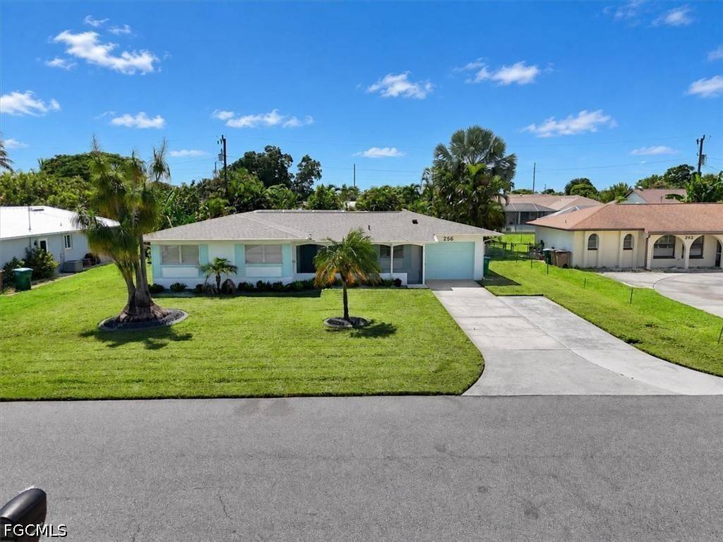 APetrizze's tweet photo. New Listing: 256 SE 46th TER, Cape Coral — 3-bed, 2-bath pool home remodeled in 2023. $369,000
https://t.co/eObxF9MVRo https://t.co/a37cXzHS5u