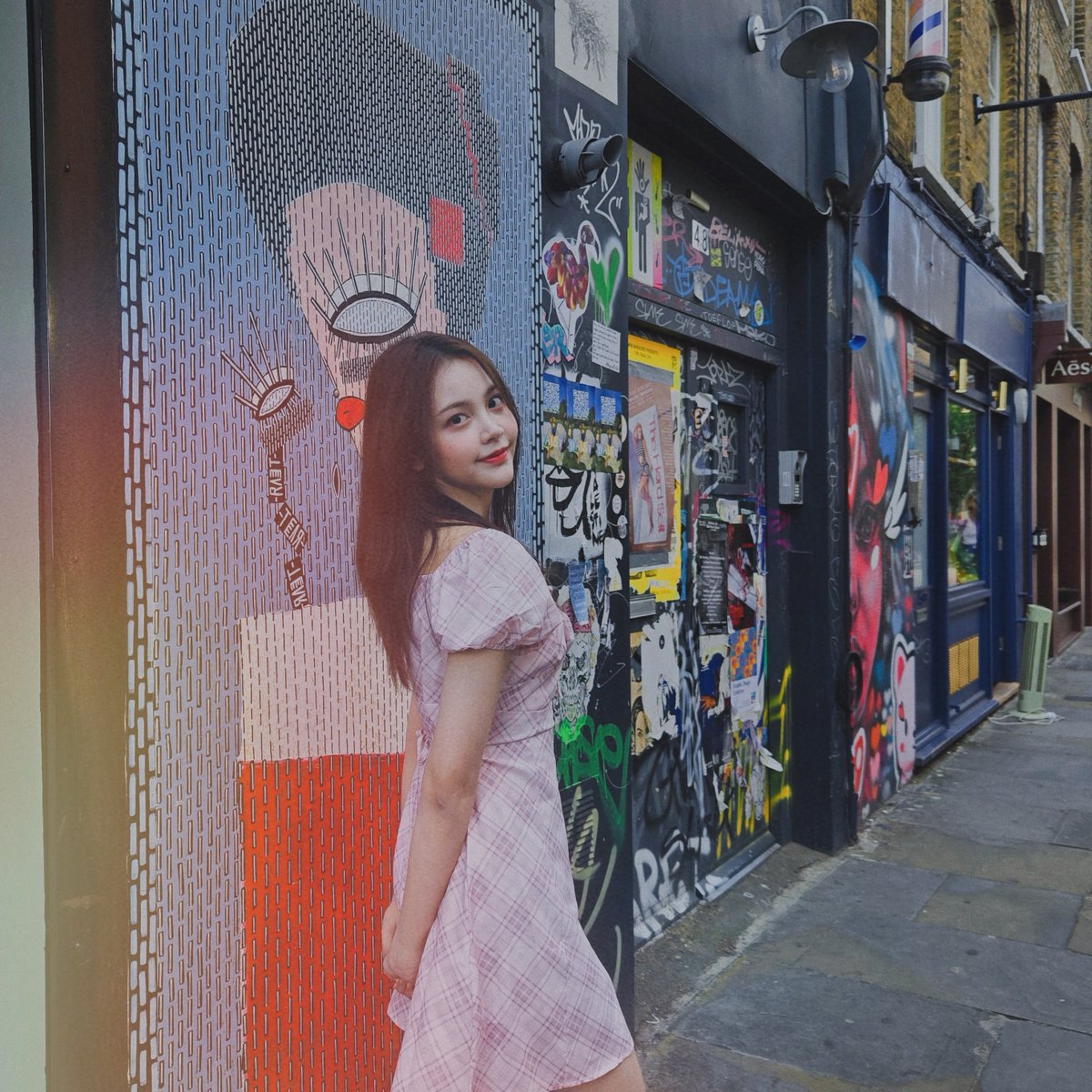 carmenpiing's tweet photo. London girl 🗽💂🏻‍♀️🗼

#카르멘  #カルメン #CARMEN
#하츠투하츠 #Hearts2Hearts https://t.co/r5IotOacfc