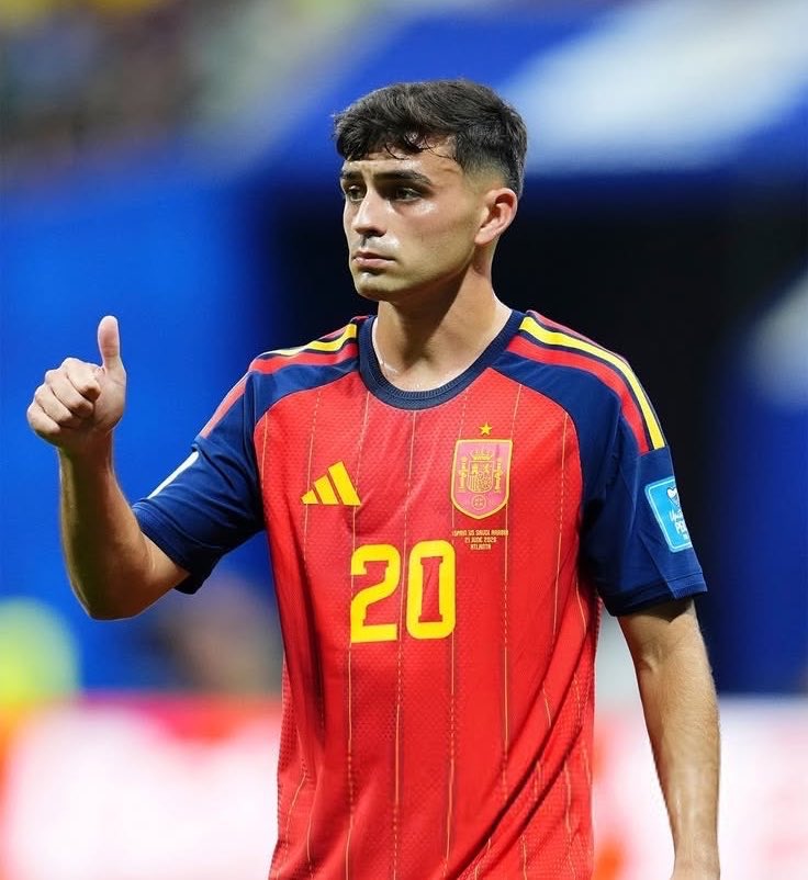 DukeDennis_00's tweet photo. I hope De la Fuente learned never to bench Pedri again in an important match.

Pedri entered in the 70th minute and the entire midfield structure changed even Rodri started playing better. https://t.co/pOXndsnPgb