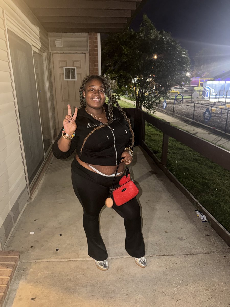 originaldana_'s tweet photo. just a fat girly 🖤💋 https://t.co/heLHZjQ1q0
