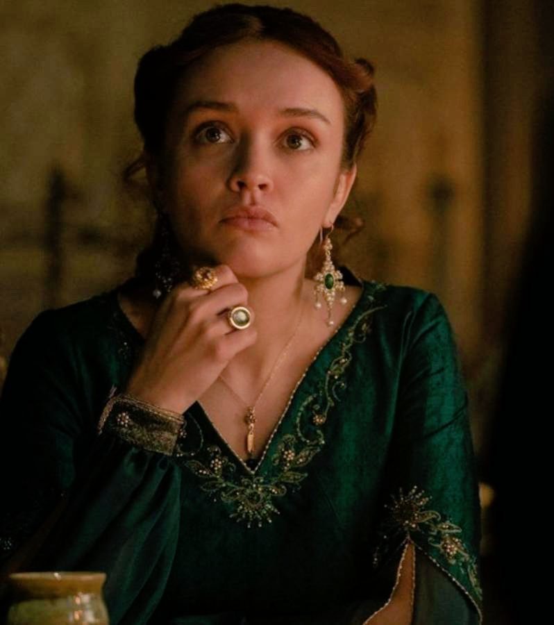 buff_err's tweet photo. Aegon turned to Alicent desperately.

"What would you have me do?"

"You have hostages," Queen Alicent replied.

"Cut off one of the boy's [Aegon III] ears and send it to Lord Tully. Warn them he will lose another part for every mile they advance." https://t.co/ZIEoXfpFyK