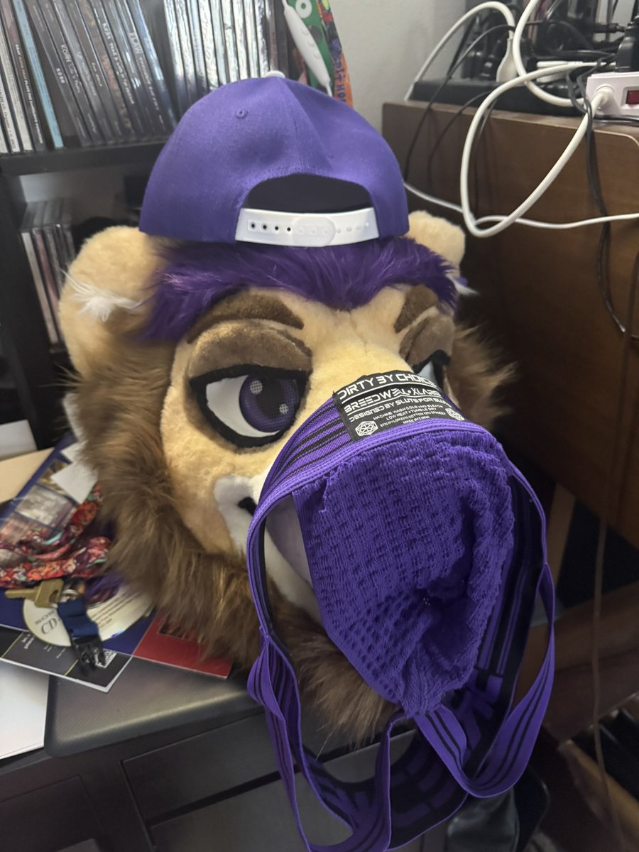 tanabiafterdark's tweet photo. Just a jock sniffing Lion https://t.co/5YE2iOiWMK