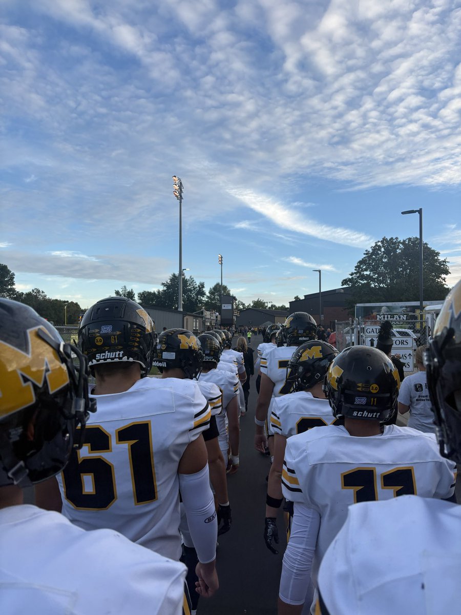 MilanIndianFB's tweet photo. Good conference win for the Indians last night and enjoyed honoring our youth players last night at the game. 120 players k-12 showed up to support the Indians and be recognized at halftime.  Thanks to all the volunteer coaches and officers  who make it happen! https://t.co/RMe932XW7E