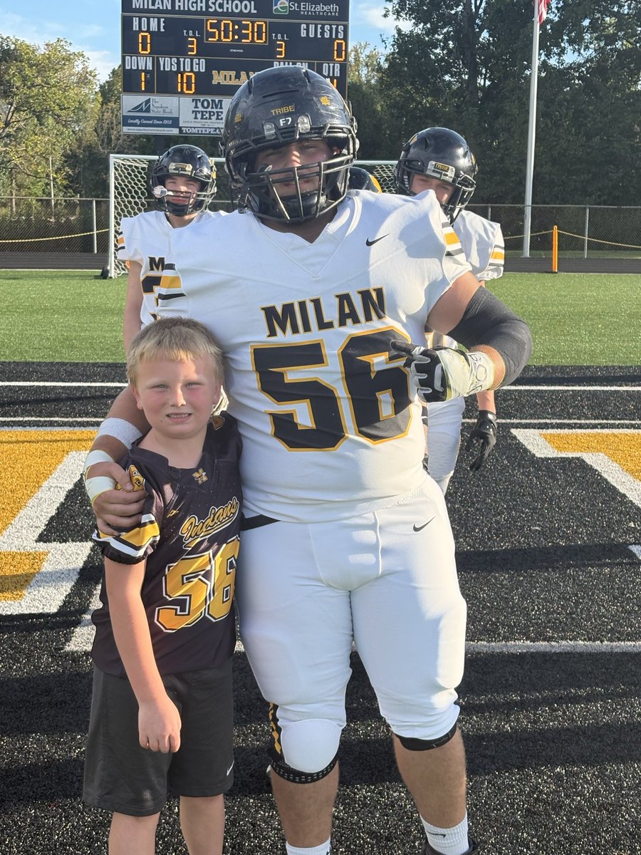 MilanIndianFB's tweet photo. Good conference win for the Indians last night and enjoyed honoring our youth players last night at the game. 120 players k-12 showed up to support the Indians and be recognized at halftime.  Thanks to all the volunteer coaches and officers  who make it happen! https://t.co/RMe932XW7E