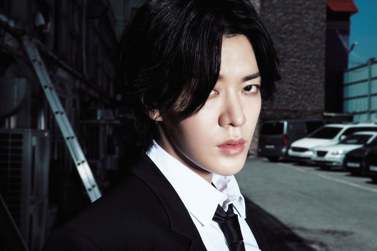 Clooudoyoung's tweet photo. craving me some emo yuta in a suit BOOYAKA BOOYAKA BOOYAKA https://t.co/UungBS7OYO