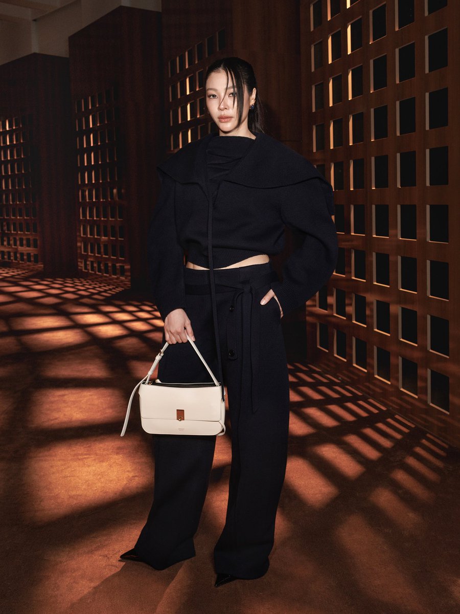 viraltakes's tweet photo. Faye Peraya STUNS at the Ferragamo Spring Summer 2027 Show.
 https://t.co/vWCmaImfWq