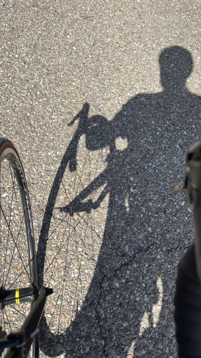 fernanditorl's tweet photo. Unos kilometrillos para echar el sábado. 
🚴🏼🚴🏼🚴🏼🚴🏼 #PasandoLaMañana #PorLasMaricas #Aldeamayor #Boecillo #77kms 😅😅 https://t.co/32IOQhEWZH