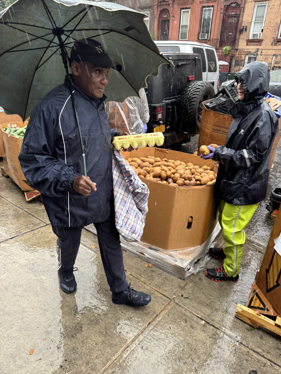 opendoorflc's tweet photo. Food Pantry Recap! 🍗🍎

If you’d like to contribute to alleviating food insecurity, please visit https://t.co/oRTrYJOnpw.

Our pantry operates every Saturday from 8:30 AM to 10:30 AM. 

999 Greene Avenue, Brooklyn, NY 11221 https://t.co/Kz3xSNjltF