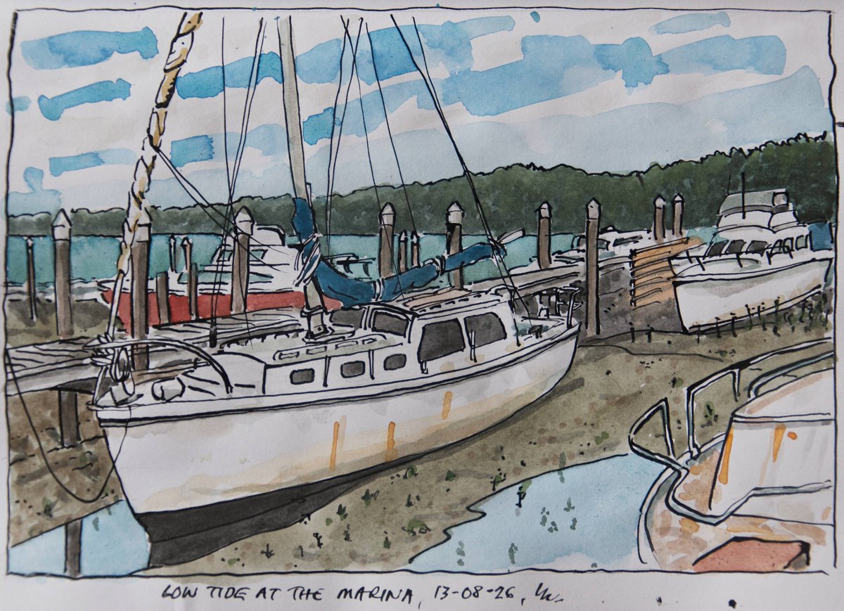 chloemitchell1f's tweet photo. Some of the old vessels moored at Thames Marina are showing their age and need maintenance. At low tide, everything is exposed. https://t.co/NrKhL1eNLk